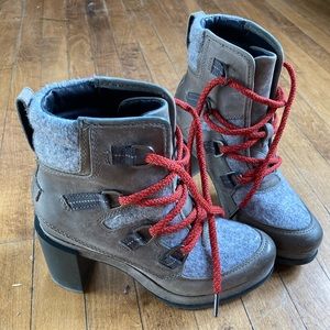 Sorel Blake size 6